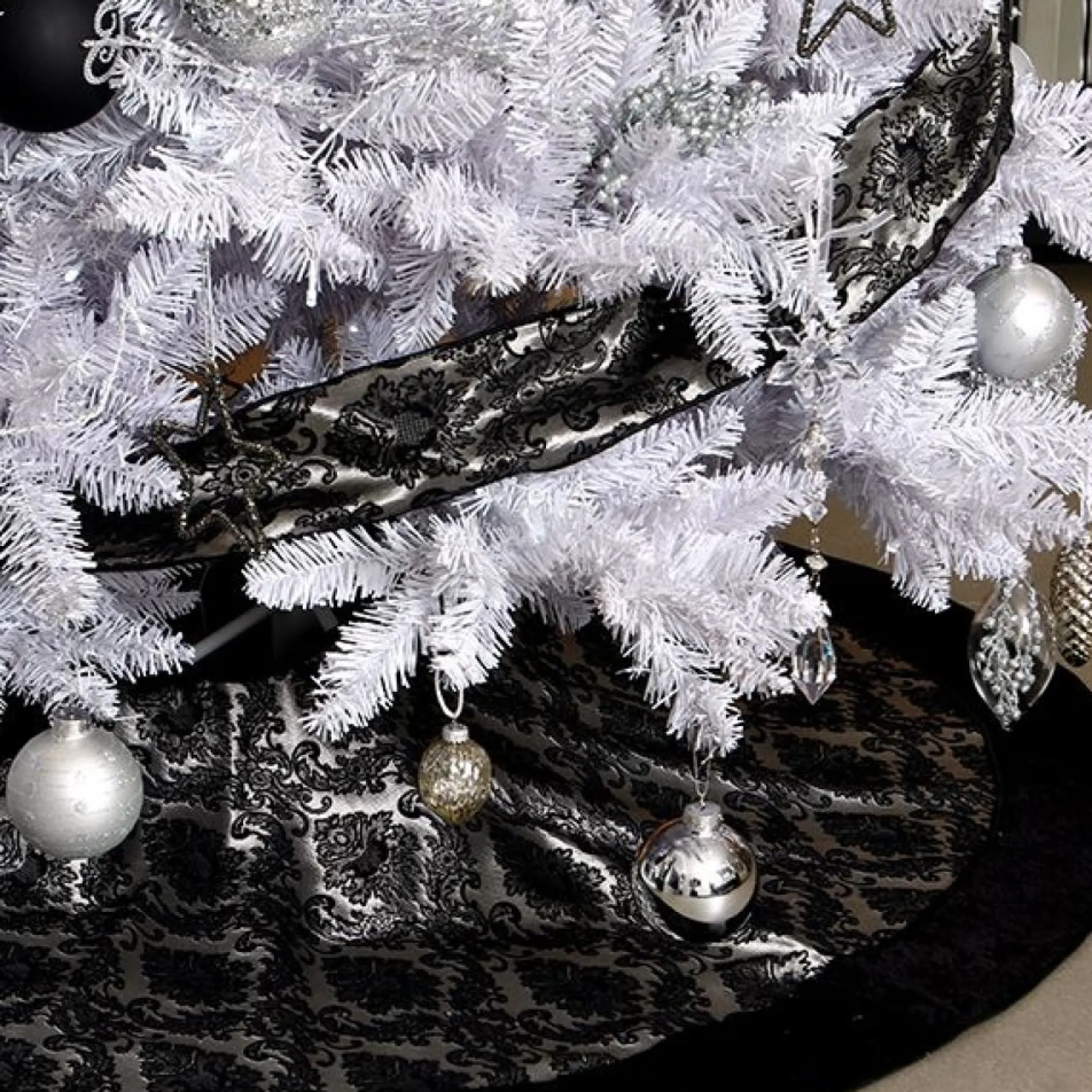 Luxe Damask Jacquard Christmas Tree Skirt Christmas Tree Skirts|