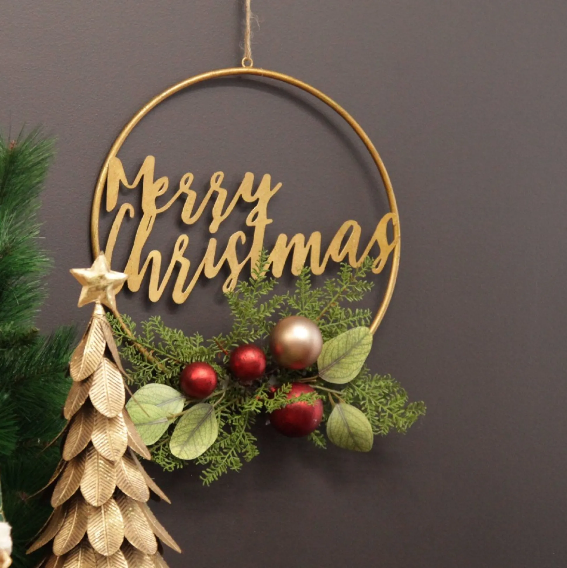 Merry Christmas Metal Hoop wth Florals Christmas Wreaths|