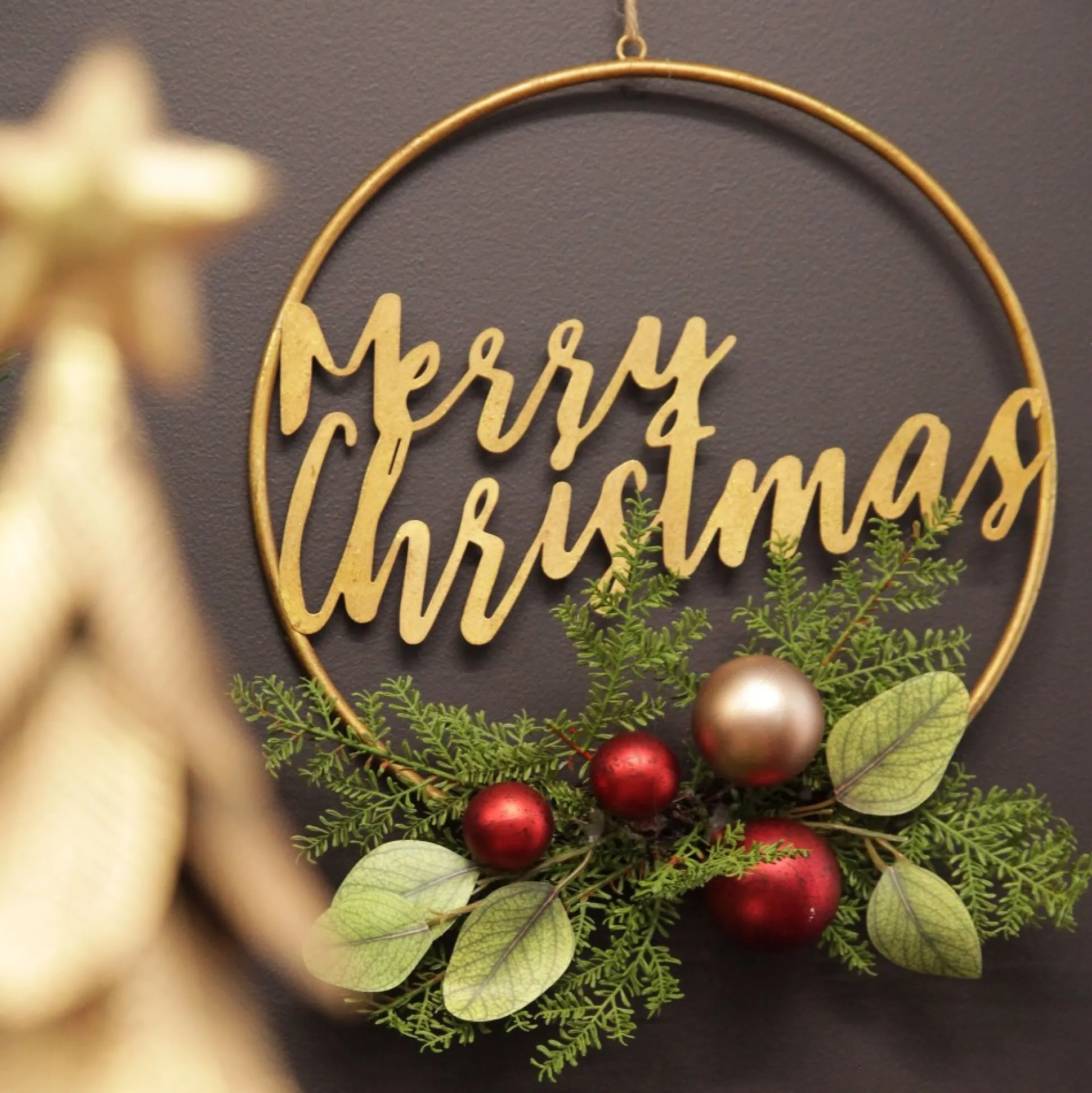 Merry Christmas Metal Hoop wth Florals Christmas Wreaths|